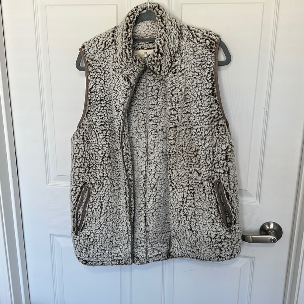 thread + supply sherpa vest